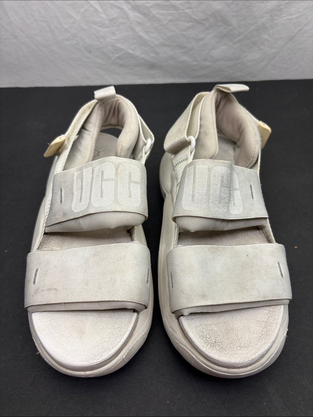 UGG women’s White Slide Sandals with Adjustable Strap, SZ 6, box 78